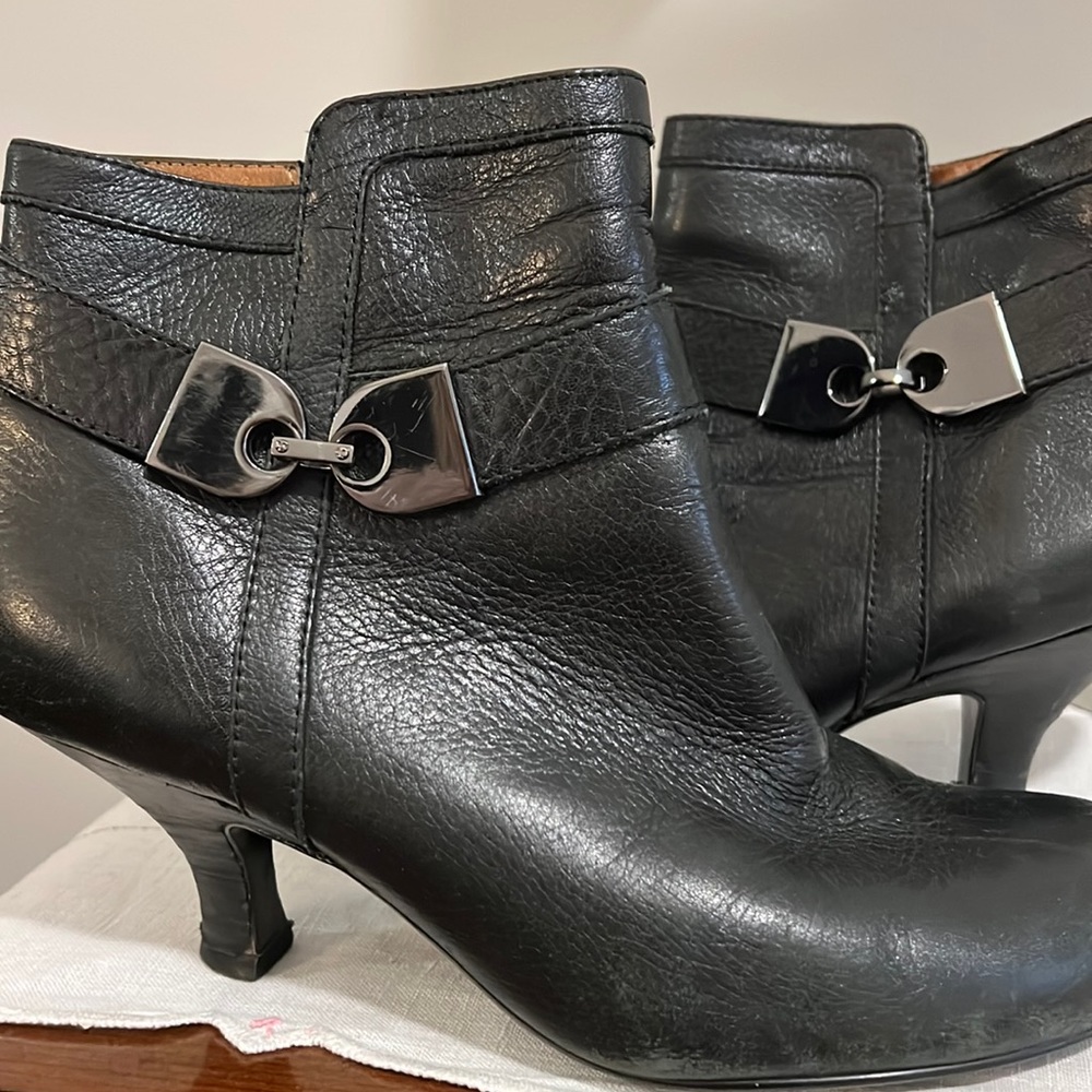 Sofft Leather ankle boots